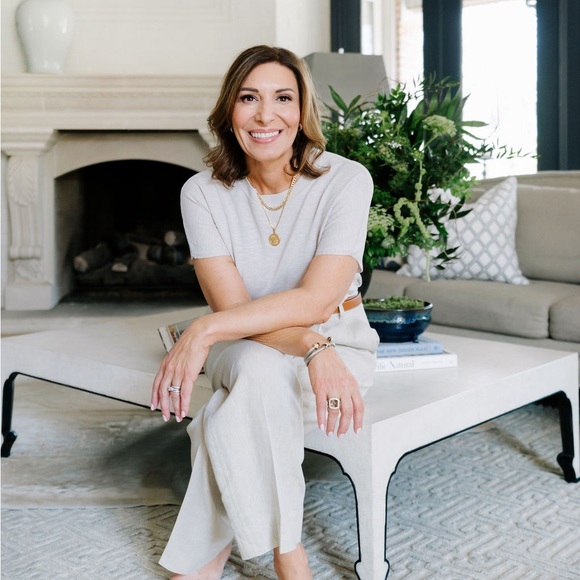 Meet your Posher, Gabriella - Picture 1 of 1